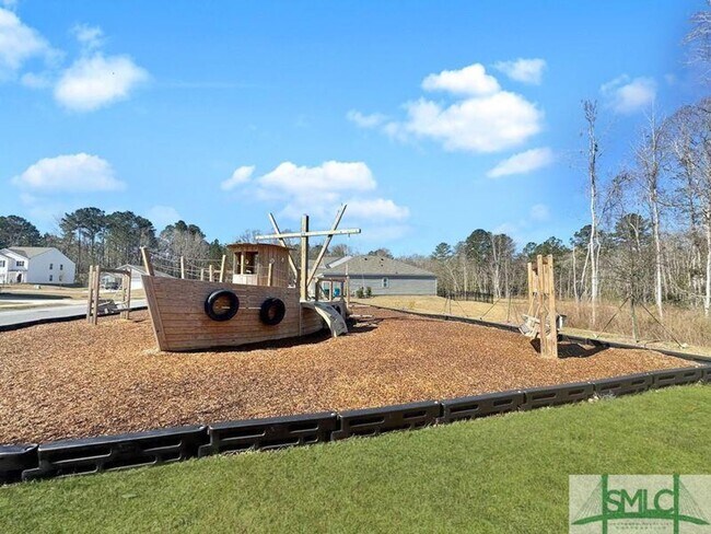 Building Photo - 207 Windsong Dr