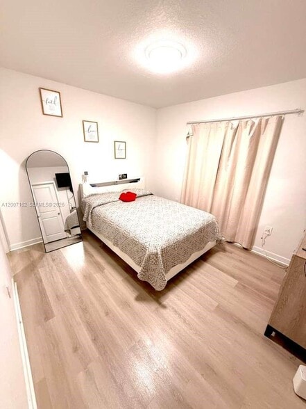 Building Photo - 470 NE 12th St