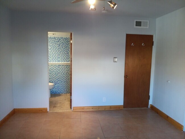 Building Photo - 3 Bedroom, 3 Bathroom Home! Schedule a Showing Soon!