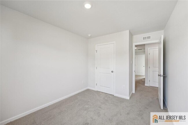 Building Photo - 25 Elliot Ln