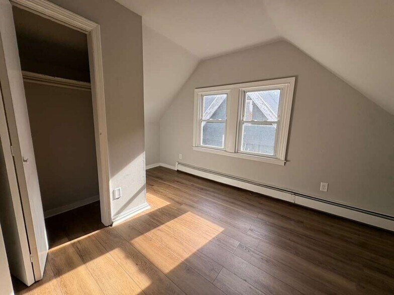 Building Photo - 517 Quinnipiac Ave