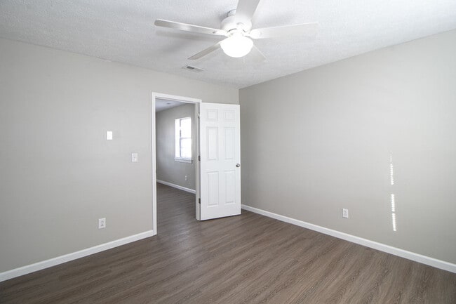 Building Photo - 11-411 Thompsonville Ln