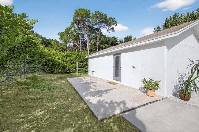 Building Photo - 11324 Palm Tree Ln