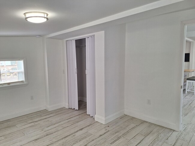 Building Photo - 1BR 1BA - NSB