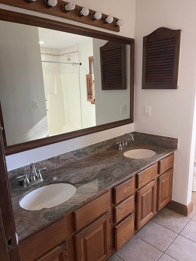 Building Photo - LAKE SHORES