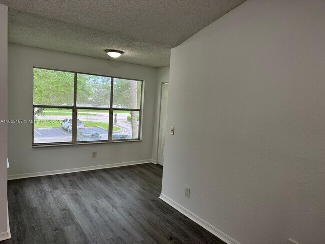 Building Photo - 12510 Vista Isles Dr