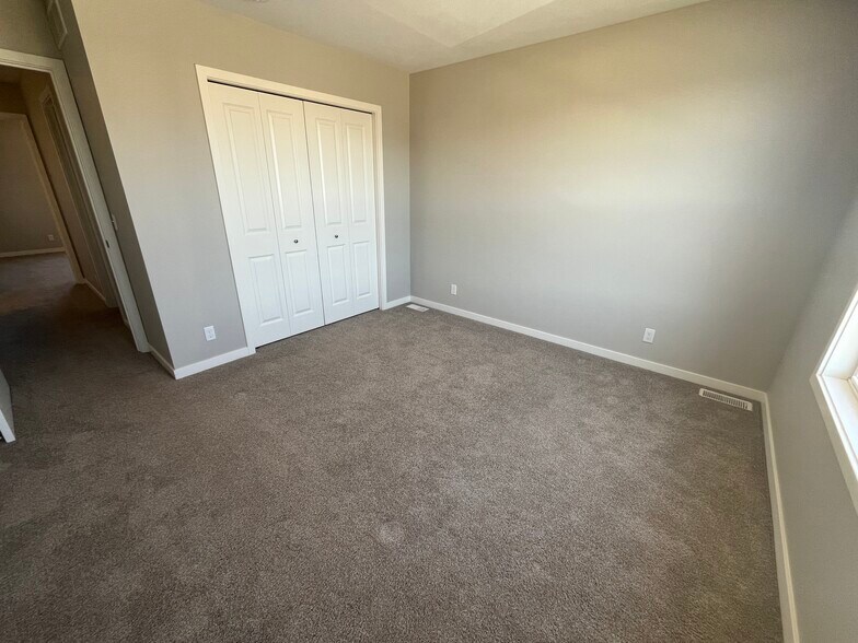 Building Photo - 3865 Elm Ridge Dr