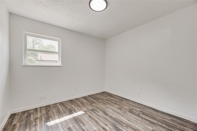 Building Photo - 506 N Elm St