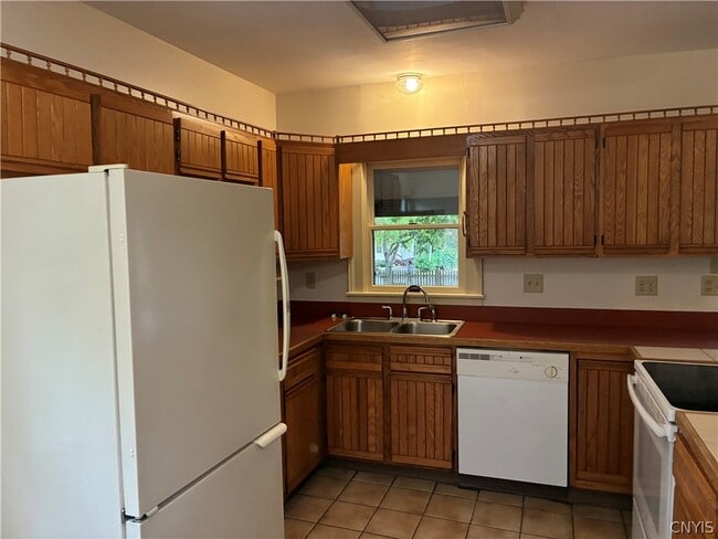 Building Photo - 864 Salt Springs Rd