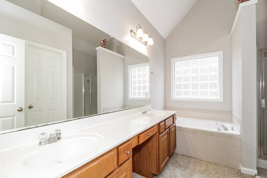 Building Photo - 155 Avondale Cir