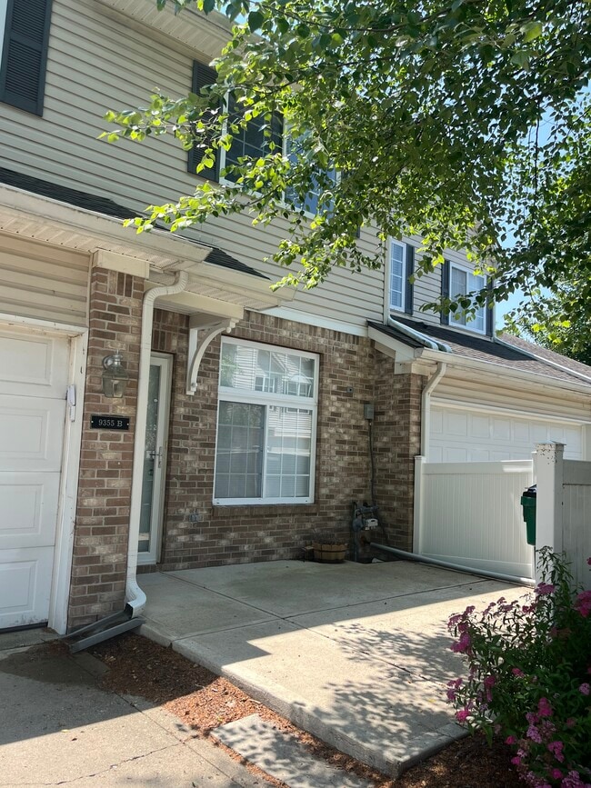 Building Photo - 9355 Villa Creek Dr