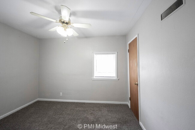 Building Photo - "Charming 3-Bedroom Home in Anderson, IN with Spacious 1136 Sq Ft Layout!"