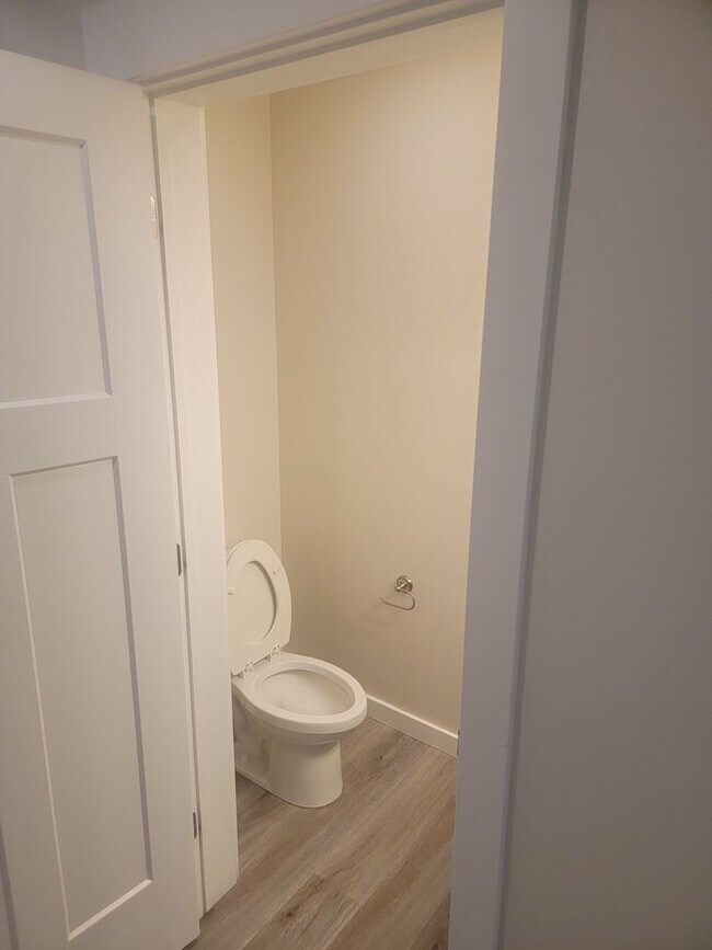 Building Photo - 609 13th St