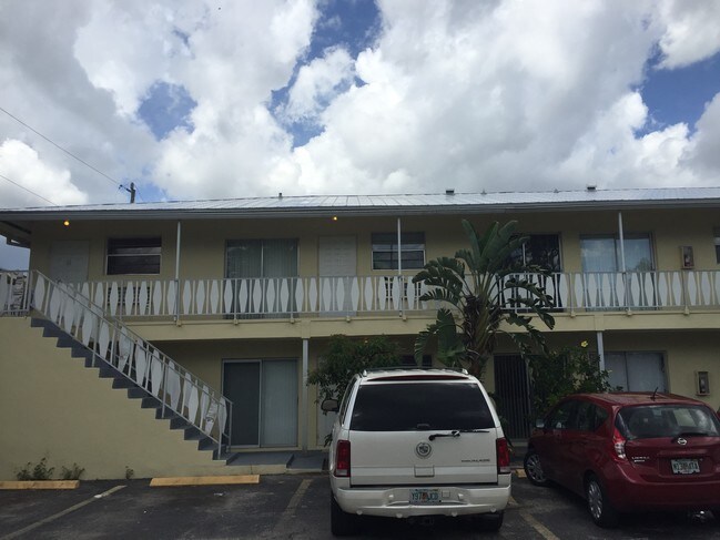 Building Photo - 1947 Ricardo Ave