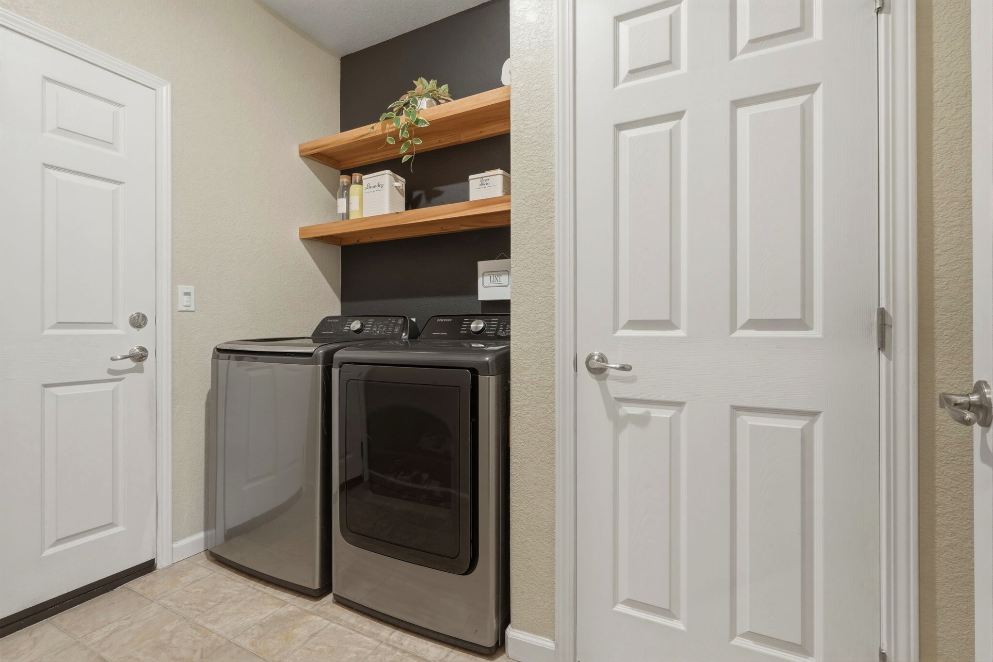 Building Photo - 1161 Greenbrier Dr