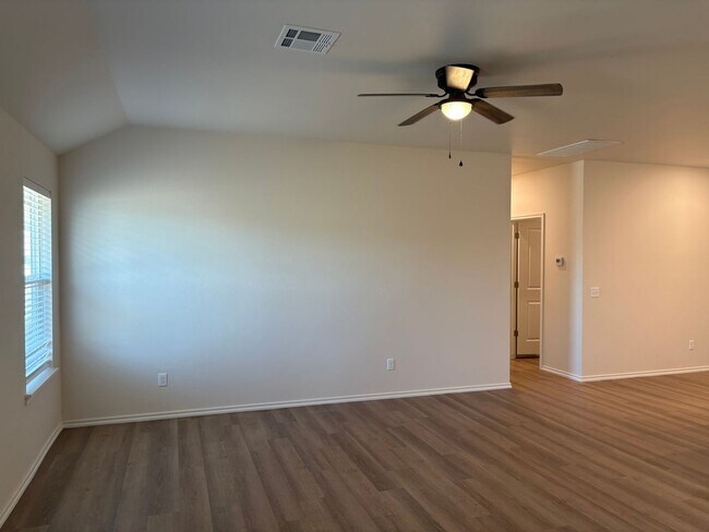 Building Photo - 821 S Wilson Ave