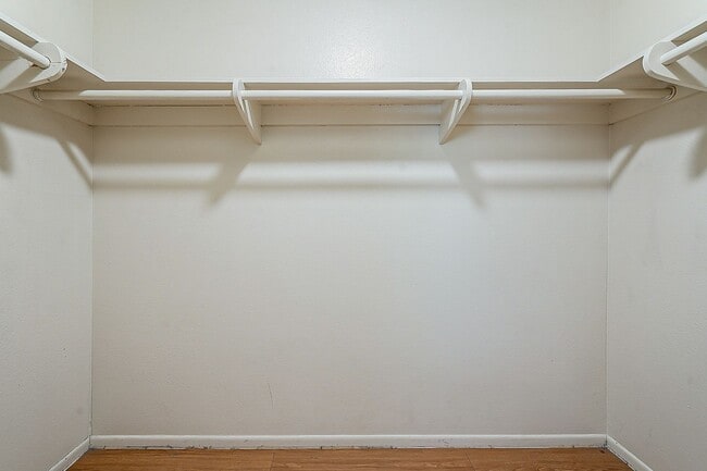 Building Photo - Charming 3 bedroom townhome near everything!