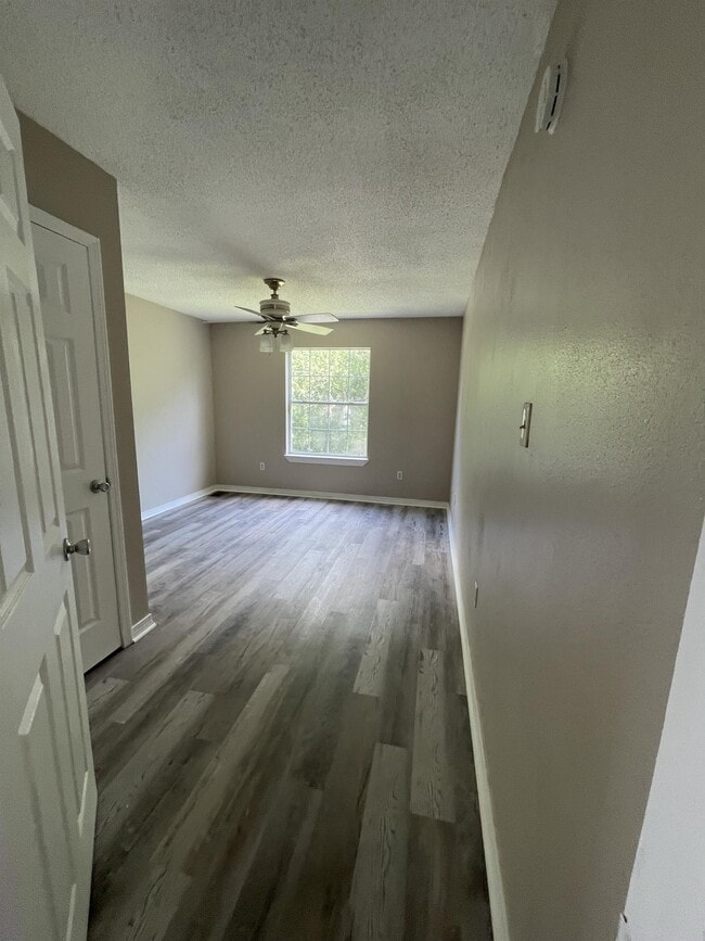 Building Photo - 13442 Locust Hill Dr