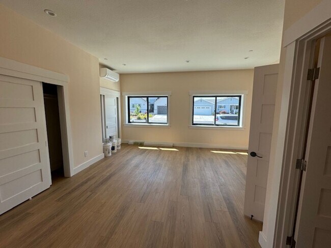 Building Photo - 1323 Dogwood Dr