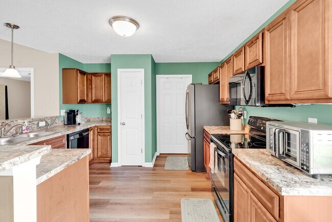 Building Photo - Beautiful 3bd/3ba WITH fenced in yard! UNFURNISHED!