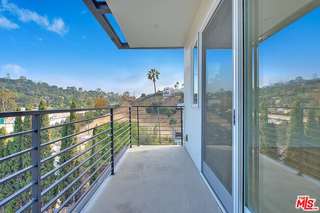 Building Photo - 2610 Corralitas Dr
