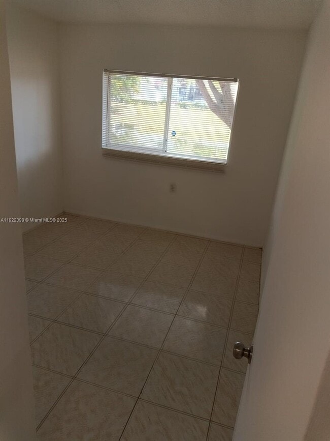 Building Photo - 1200 Lake Victoria Dr