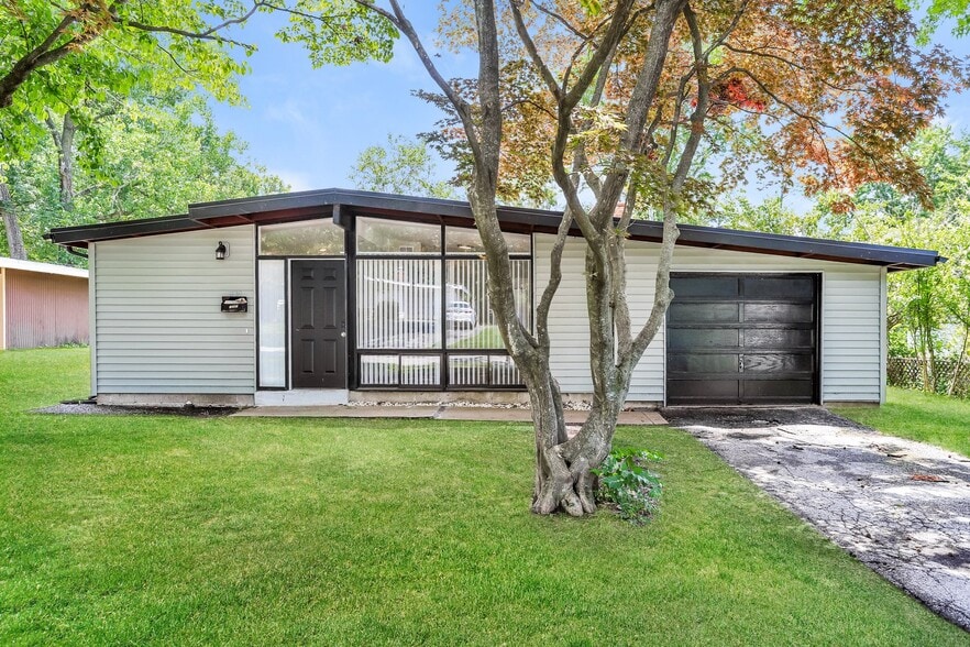 Building Photo - 830 St Anthony Ln