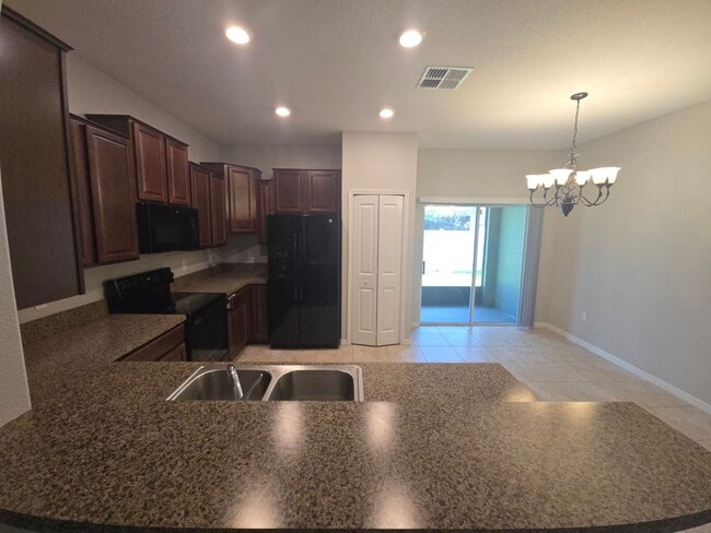 Building Photo - Town House 3/2.5 in Riverview