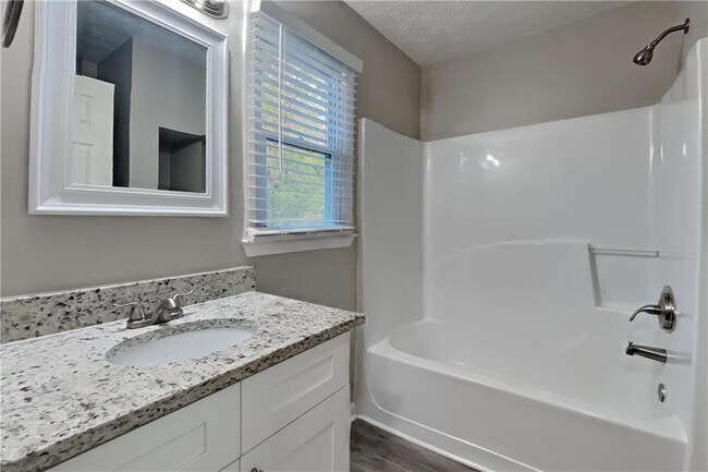 Building Photo - 880 Burning Bush Dr