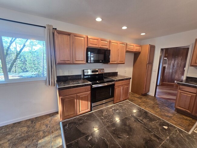 Building Photo - Calm Surrounds This Beautiful Cabin Home