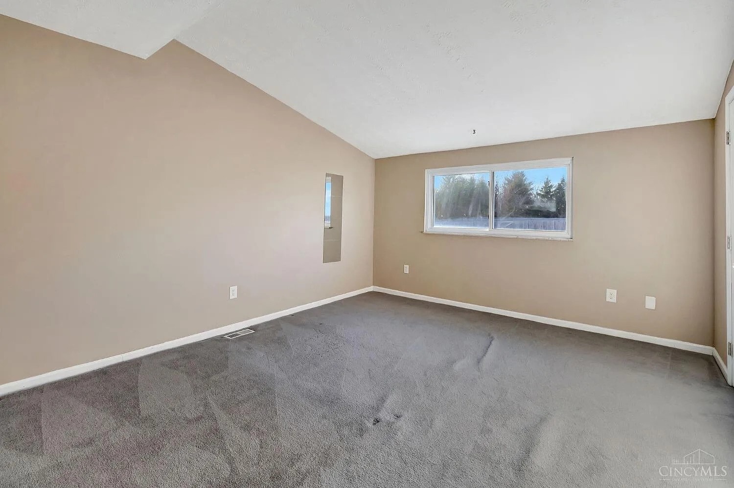 Building Photo - 7752 Montgomery Rd