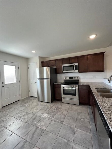 Building Photo - 414 Wood Creek St
