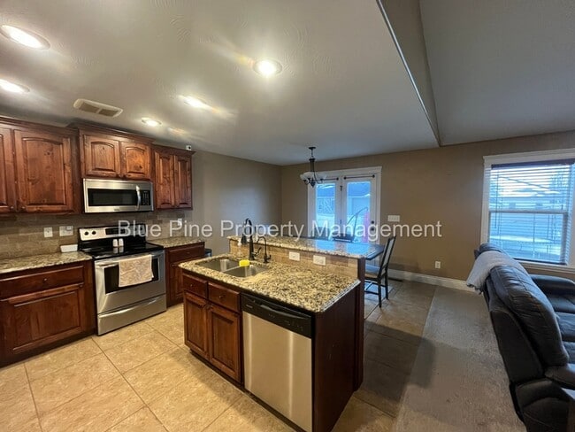 Building Photo - 2717 Mary Dr