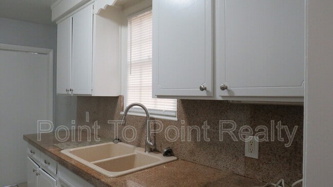 Building Photo - 4811 Sefa Cir N