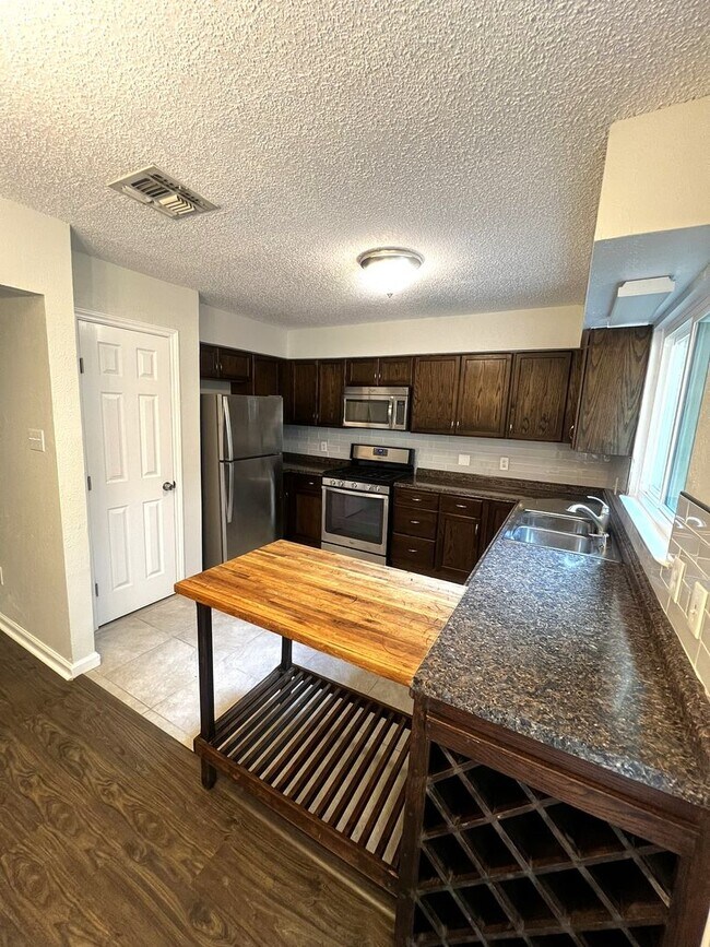 Building Photo - Recently Renovated 3/2 Home in South Austin with Bonus Room + Additional Storage