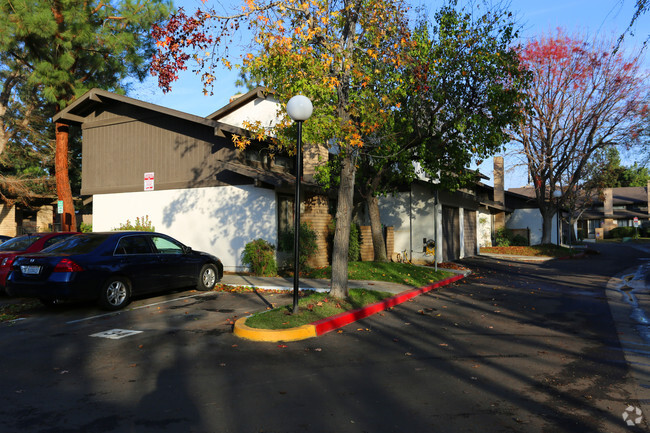 Building Photo - El Rio Gardens