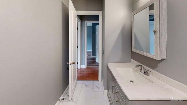 Building Photo - Beautifully maintained single-level ranch home in South Barre