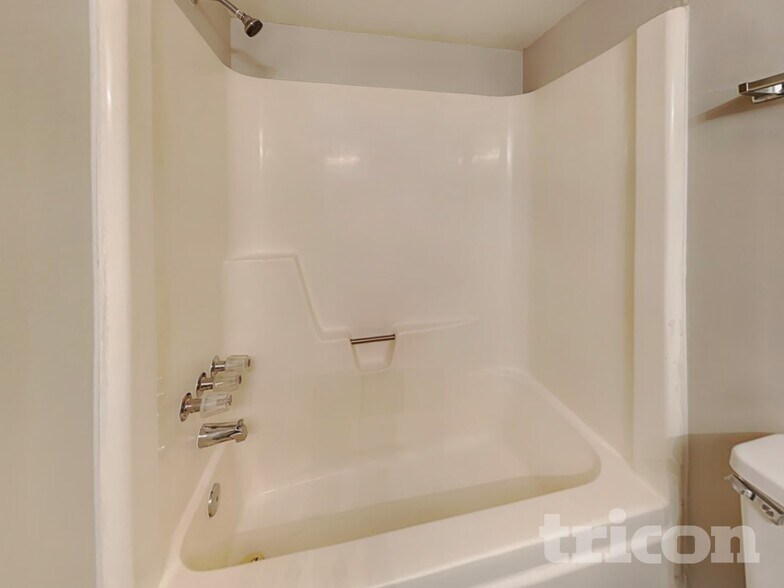 Building Photo - 6431 W Hatcher Rd