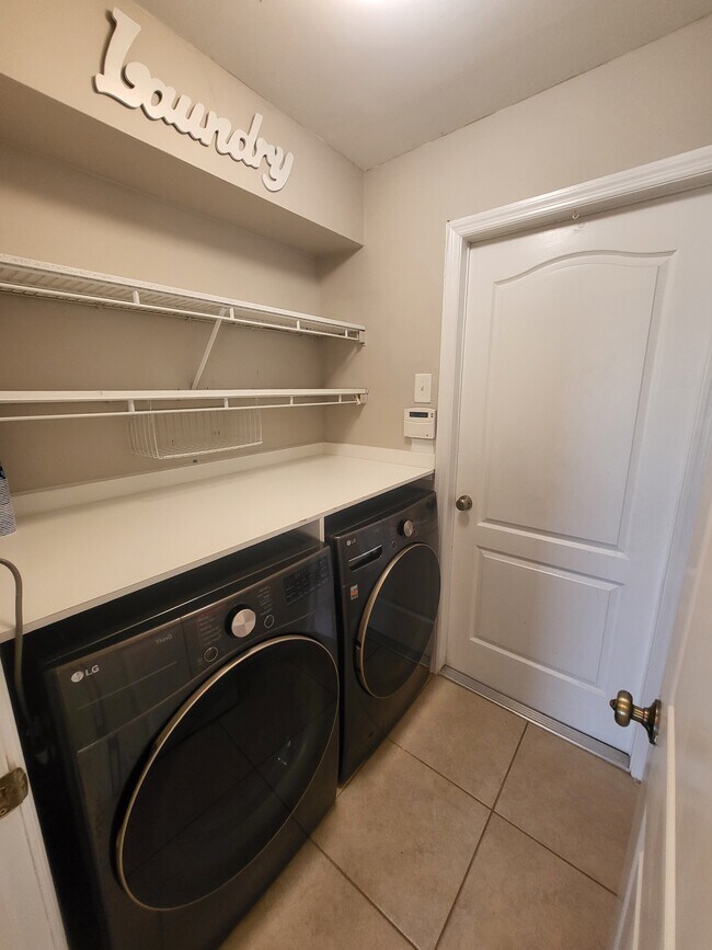 Building Photo - 1008 NW 12th Terrace