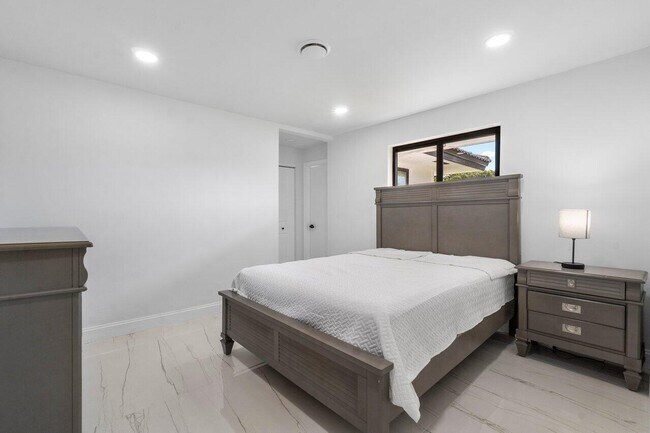 Building Photo - 1200 SW 8th St