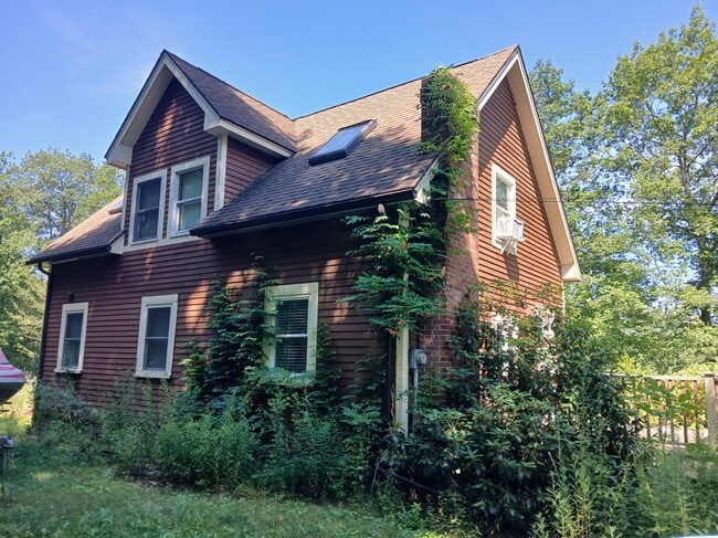 Building Photo - 30 Searles Hill Rd