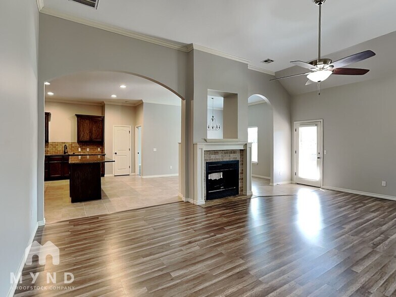 Building Photo - 3204 Valley Hollow