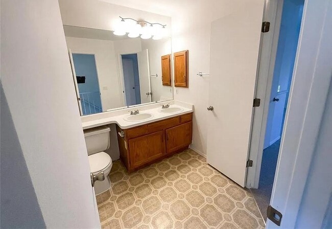 Building Photo - 3437 Queen Anne Way