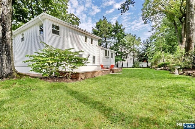 Building Photo - 253 Jeffer St