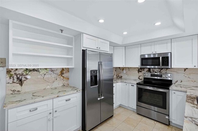 Building Photo - 520 Brickell Key Dr