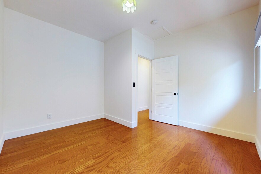 Building Photo - 1845 Las Lunas St