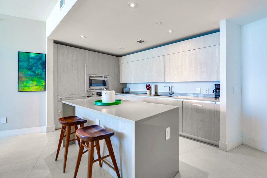 Building Photo - 4111 S Ocean Dr