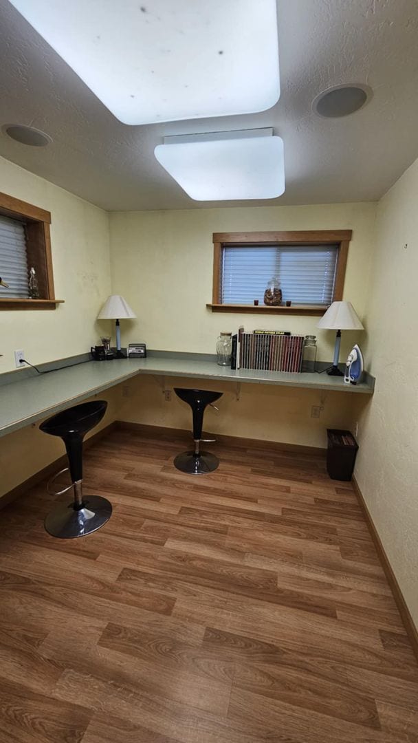 Building Photo - Losleben- House with large yard fully furnished Available Nov 1st - May 31st