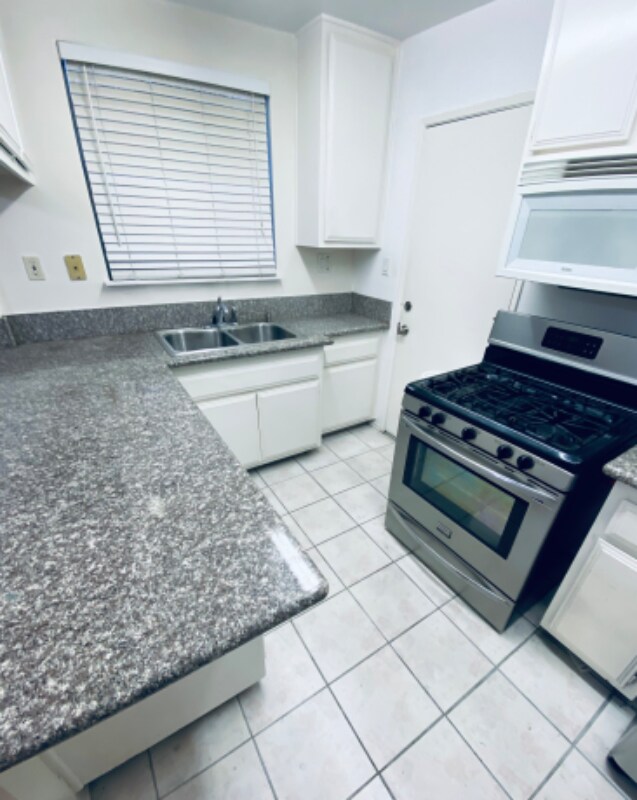 Building Photo - 5876 Bowcroft St