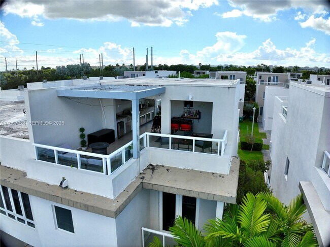 Building Photo - 6320 NW 104th Path